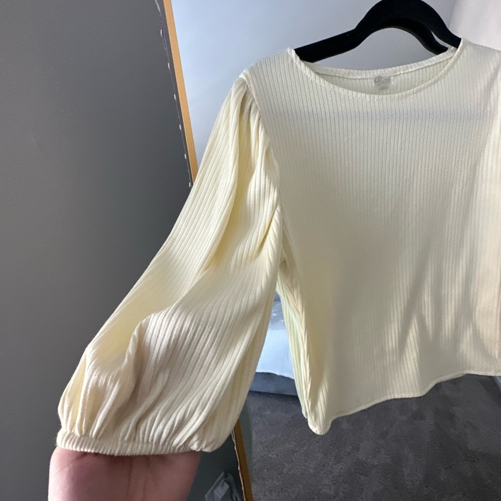 New Yellow Ribbed Top - Picture 5 of 6